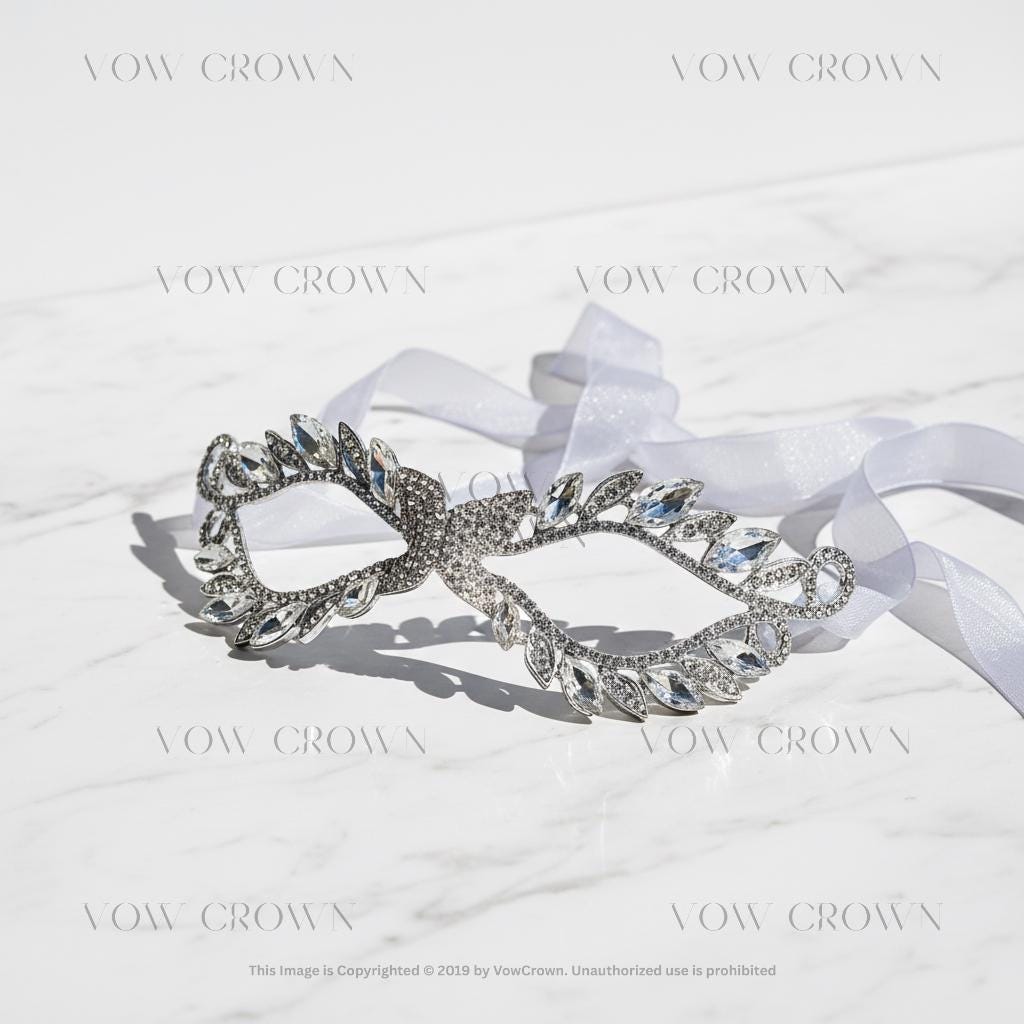 Luxury Silver Crystal Masquerade Rhinestone Party Mask | Bridal Prom, Cosplay, Halloween Face Mask